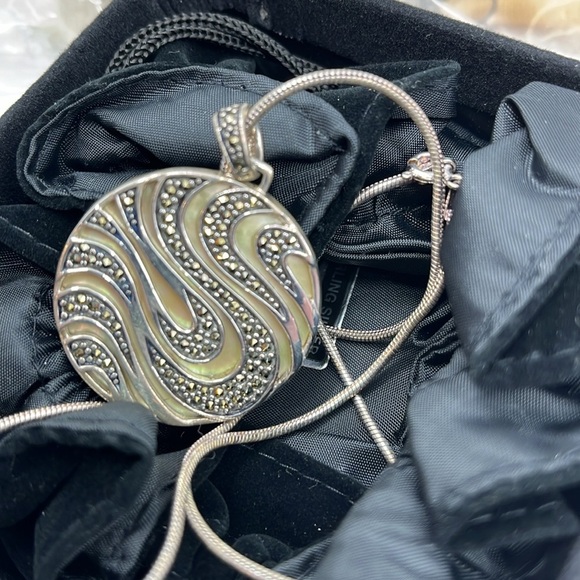 Jewelry - Vintage Sterling Silver Marcasite & MOP Swirl Pendant Necklace 16"